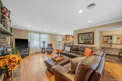 7 Carrie Court, Smithtown, NY 11787 - Photo 12