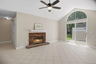 532 Race Place, Oakdale, NY 11769 - Photo 14