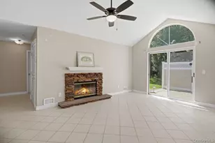 532 Race Pl, Oakdale, NY 11769 - Photo 14