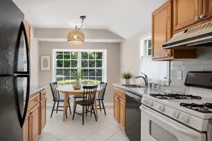 532 Race Pl, Oakdale, NY 11769 - Photo 10