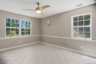 532 Race Pl, Oakdale, NY 11769 - Photo 18