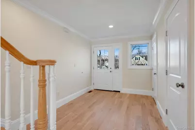 68 Edgewood #B, Port Washington, NY 11050 - Photo 4