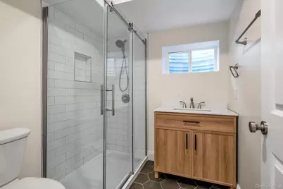 68 Edgewood #B, Port Washington, NY 11050 - Photo 14