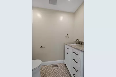 68 Edgewood #B, Port Washington, NY 11050 - Photo 16