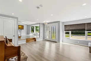 31 Sutton Hill Ln, Manhasset Hills, NY 11040 - Photo 6