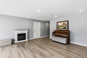 31 Sutton Hill Ln, Manhasset Hills, NY 11040 - Photo 8