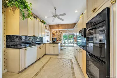 202 Captains Way, Bay Shore, NY 11706 - Photo 18