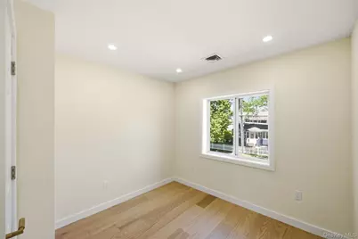 135 Whaley Street, Freeport, NY 11520 - Photo 32