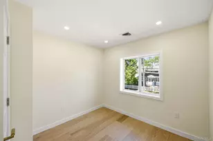 135 Whaley St, Freeport, NY 11520 - Photo 32
