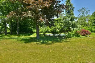 44 Peppermint Rd, Commack, NY 11725 - Photo 32