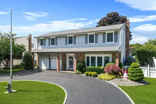 27 Jasmine Ln, Kings Park, NY 11754 - Photo 2