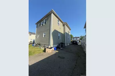 39 Pleasant Avenue, Roosevelt, NY 11575 - Photo 4