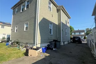 39 Pleasant Ave, Roosevelt, NY 11575 - Photo 4