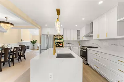 1059 Denton Avenue, Manhasset Hills, NY 11040 - Photo 18