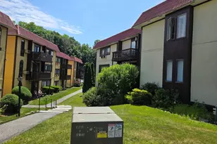 13 Granada Crescent, White Plains, NY 10603 - Photo 2