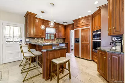 49 Andover Road, Rockville Centre, NY 11570 - Photo 12