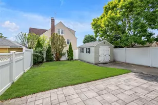 309 Marcellus Rd, Mineola, NY 11501 - Photo 18