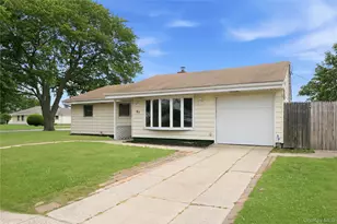 67 East End Ave, Hicksville, NY 11801 - Photo 2