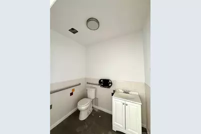 67-05 Roosevelt Avenue, Woodside, NY 11377 - Photo 8