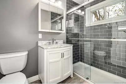 451 Main Street #22 Upper, Northport, NY 11768 - Photo 18
