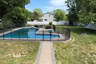 935 Montauk Ave, Islip Terrace, NY 11752 - Photo 12