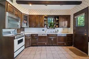 1026 W Broadway, Woodmere, NY 11598 - Photo 10