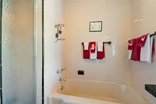 1026 W Broadway, Woodmere, NY 11598 - Photo 18