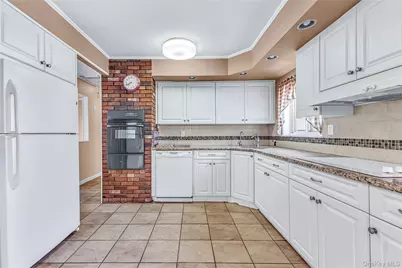 1501 Howell Road, Valley Stream, NY 11580 - Photo 8