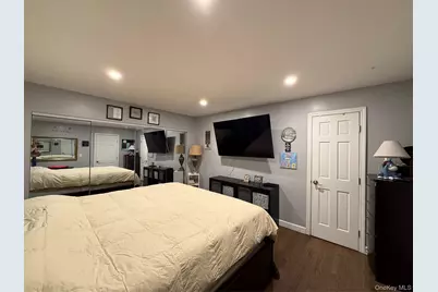 1626 Paula Lane, East Meadow, NY 11554 - Photo 10