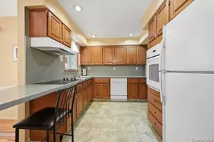 152 Nassau Dr, Albertson, NY 11507 - Photo 12