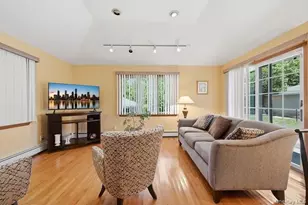 152 Nassau Dr, Albertson, NY 11507 - Photo 10