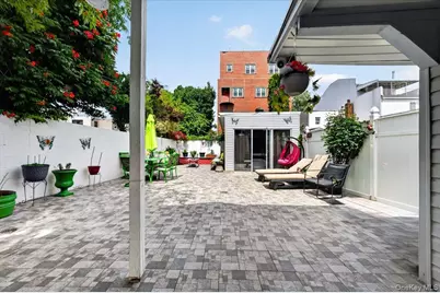 9513 85th Street, Ozone Park, NY 11416 - Photo 18