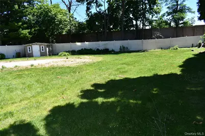 280 Park Avenue W, Westbury, NY 11590 - Photo 4