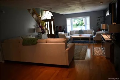 280 Park Avenue W, Westbury, NY 11590 - Photo 8