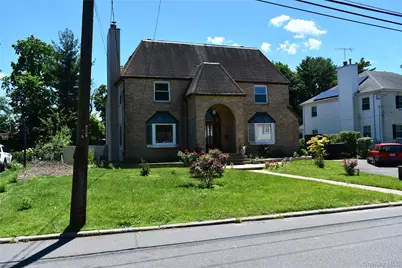 280 Park Avenue W, Westbury, NY 11590 - Photo 2