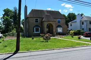 280 Park Ave W, Westbury, NY 11590 - Photo 2