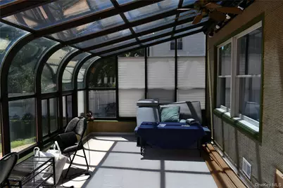 280 Park Avenue W, Westbury, NY 11590 - Photo 28