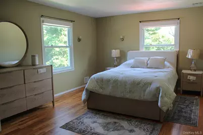 280 Park Avenue W, Westbury, NY 11590 - Photo 10