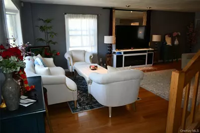 280 Park Avenue W, Westbury, NY 11590 - Photo 10