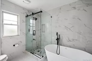 8 May Ct, West Hempstead, NY 11552 - Photo 20