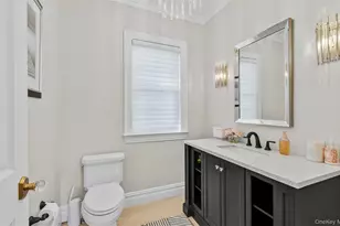 10 Magoun Rd, West Islip, NY 11795 - Photo 16