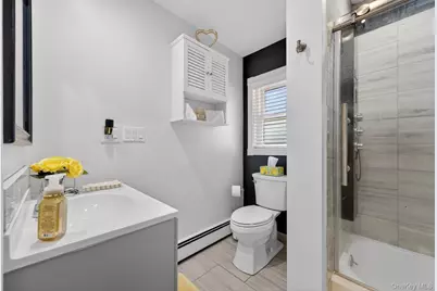 105 N Hamilton Avenue, Lindenhurst, NY 11757 - Photo 16
