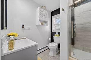 105 N Hamilton Ave, Lindenhurst, NY 11757 - Photo 16