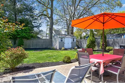 105 N Hamilton Avenue, Lindenhurst, NY 11757 - Photo 24