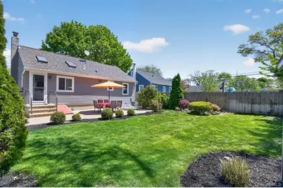 105 N Hamilton Avenue, Lindenhurst, NY 11757 - Photo 22