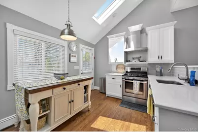 105 N Hamilton Avenue, Lindenhurst, NY 11757 - Photo 10