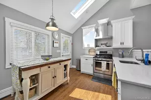 105 N Hamilton Ave, Lindenhurst, NY 11757 - Photo 10