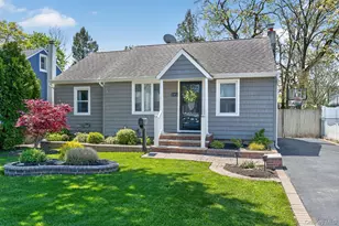 105 N Hamilton Ave, Lindenhurst, NY 11757 - Photo 2
