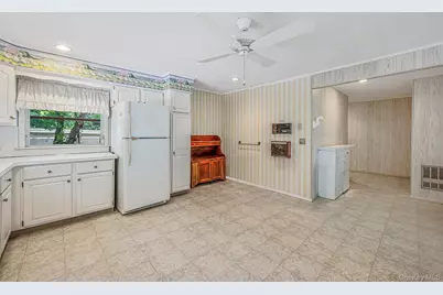 1520 Meday Avenue, Mattituck, NY 11952 - Photo 8