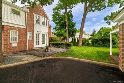 210 Demott Avenue, Rockville Centre, NY 11570 - Photo 4